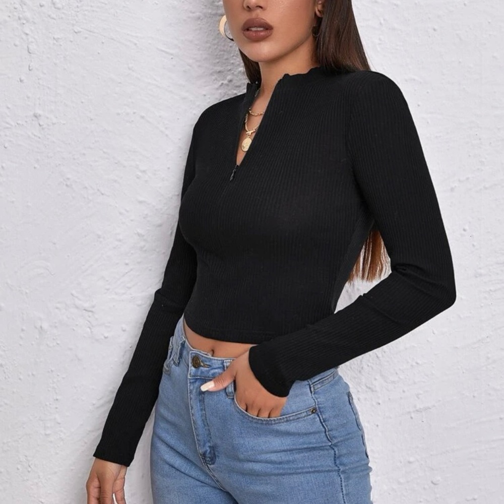 Long Sleeve Zip-Up Crop Top -Black LG